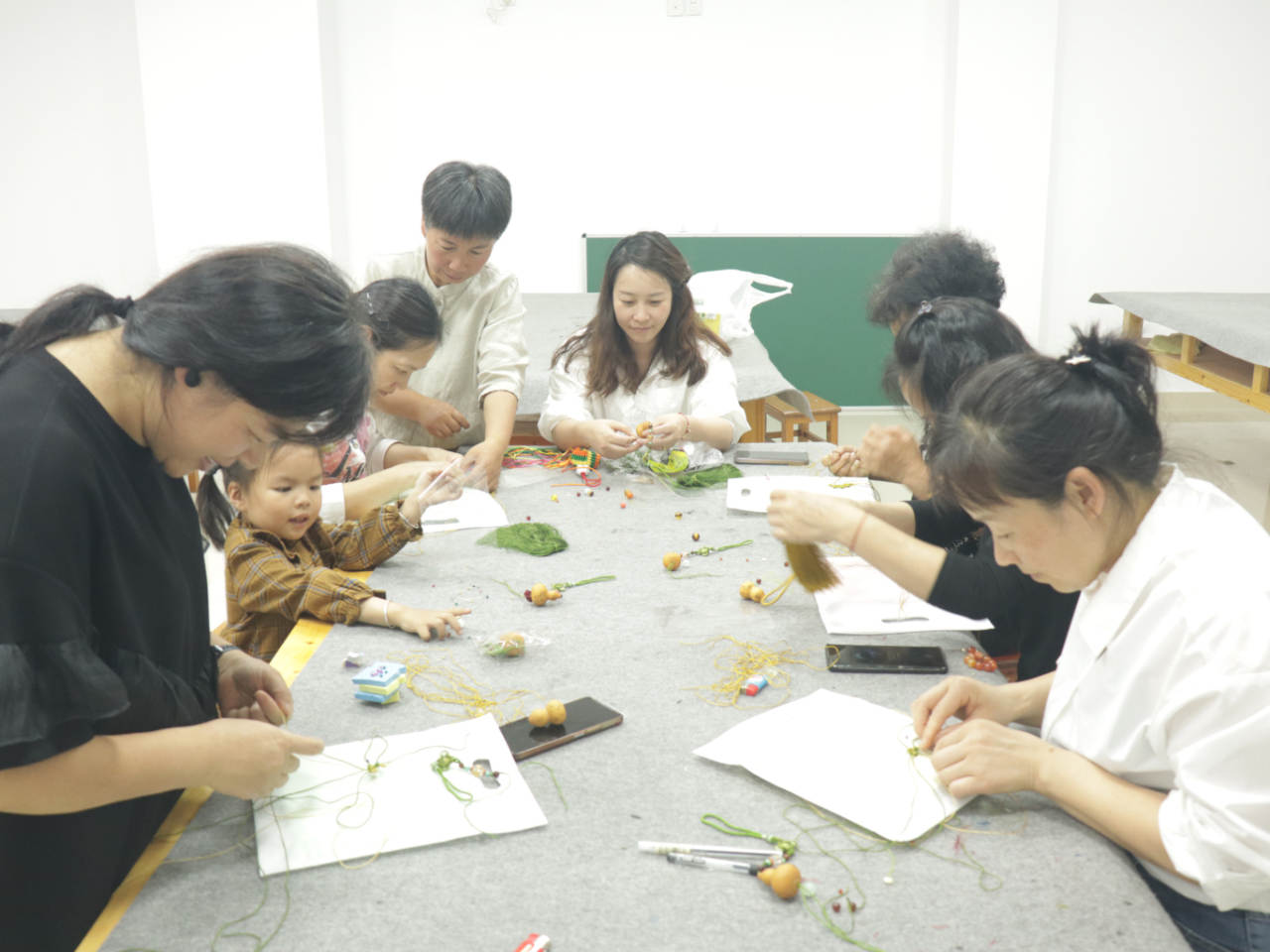 温岭乡村艺校中国结艺编制课在泽国文化站举(6395590)-20240605200430.jpg